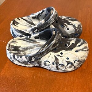 CROCS Kids' Black and White Swirl Clogs